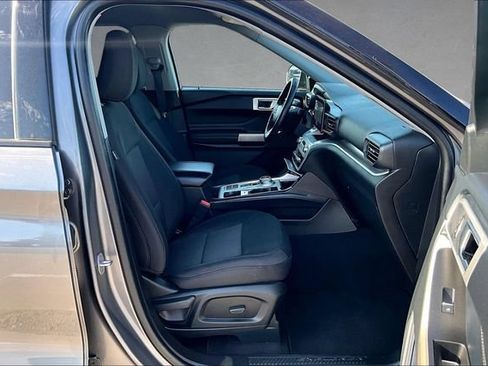 Used 2022 Ford Explorer XLT RWD image 5