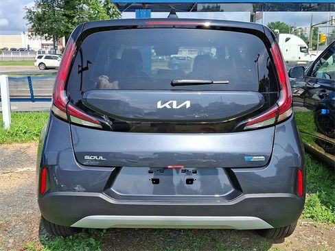 Certified 2025 Kia Soul EX image 3