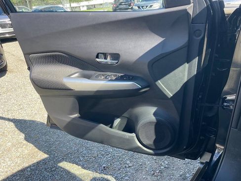 Used 2018 Nissan Kicks SV FWD image 22