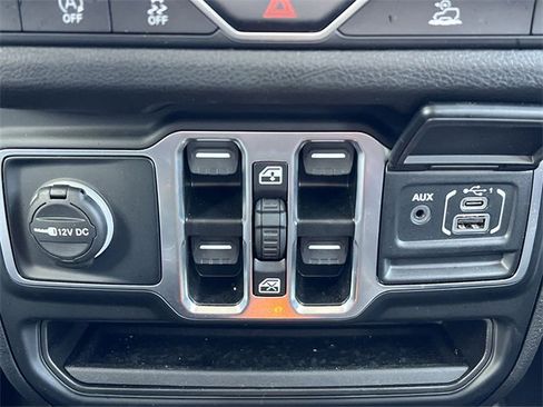Used 2025 Jeep Gladiator Sport image 14