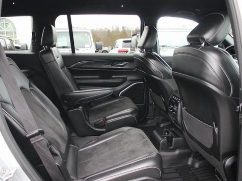 Used 2021 Jeep Grand Cherokee L Laredo image 32