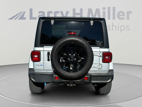 Used 2023 Jeep Wrangler Unlimited Sahara AWD/4WD image 4