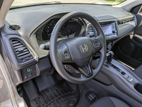 Used 2020 Honda HR-V LX image 8