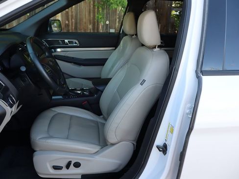 Used 2019 Ford Explorer XLT w/ Equipment Group 202A AWD/4WD image 19