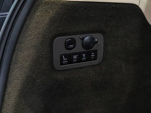 Used 2019 Lincoln MKT AWD image 56