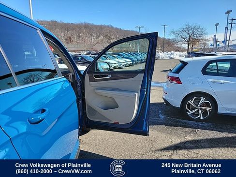 Used 2025 Volkswagen Atlas SEL image 42