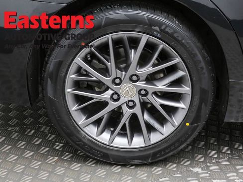 Used 2018 Lexus ES 350 w/ Luxury Package w/Wood Trim image 34