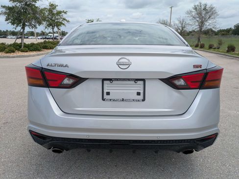 Used 2023 Nissan Altima 2.5 SR FWD image 6