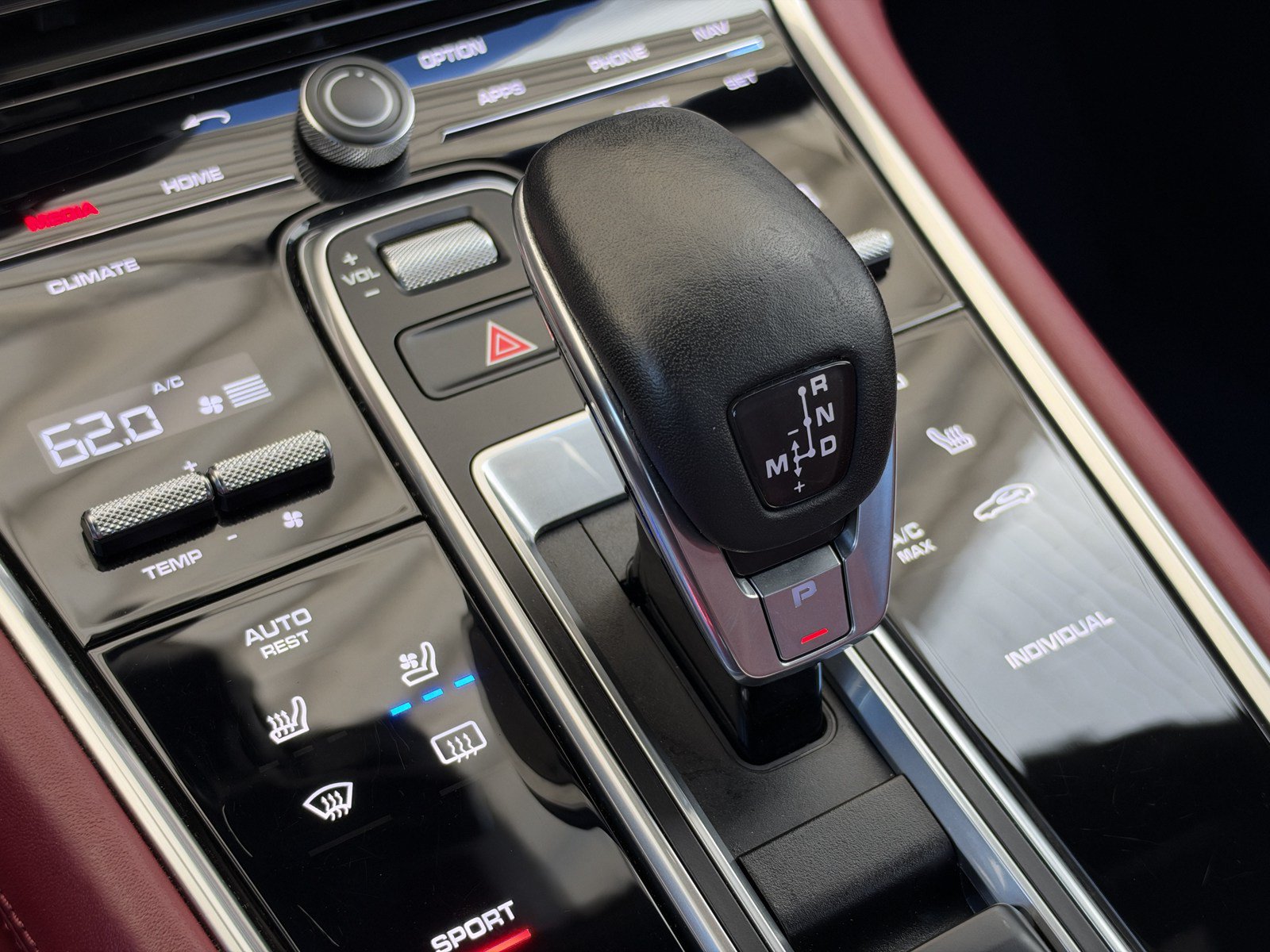 Used 2018 Porsche Panamera 4 AWD/4WD image 27