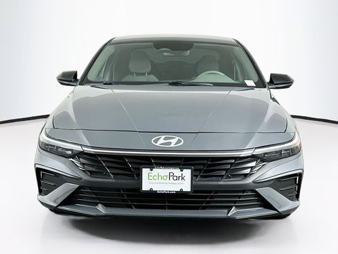 Used 2025 Hyundai Elantra SEL FWD image 2