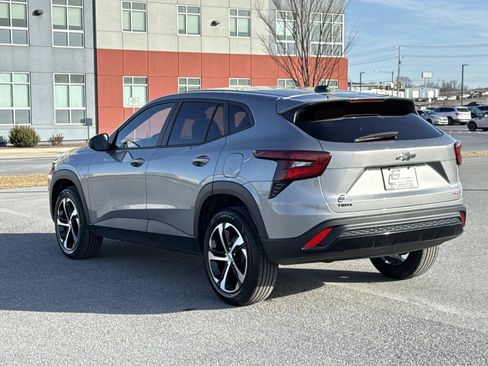 Used 2024 Chevrolet Trax RS w/ Driver Confidence Package image 26