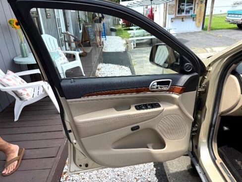 Used 2011 Jeep Grand Cherokee Limited w/ Trailer Tow Group image 18