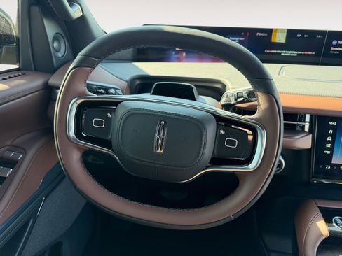 New 2026 Lincoln Navigator Reserve AWD/4WD image 12