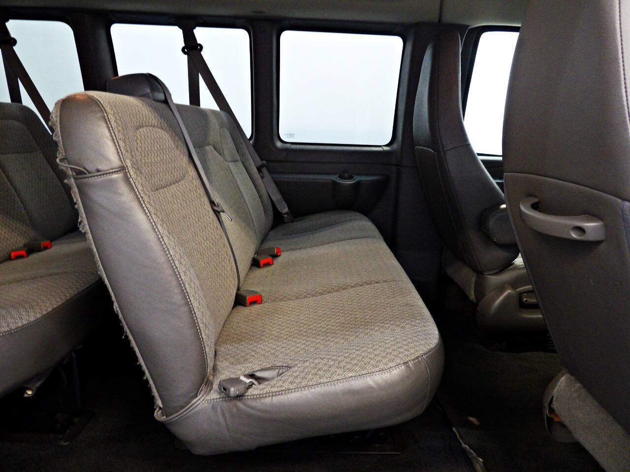 Used 2016 Chevrolet Express 2500 LS RWD image 9