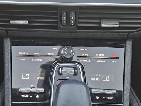 Certified 2020 Porsche Cayenne image 19