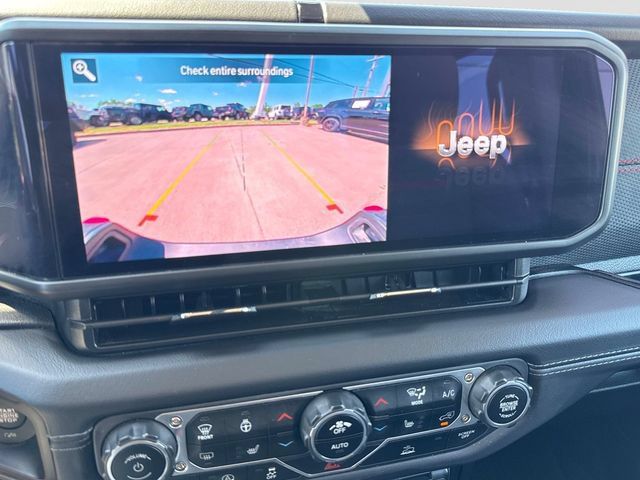 Used 2025 Jeep Gladiator Rubicon w/ Convenience Group AWD/4WD image 30
