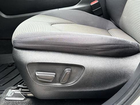 Used 2023 Toyota Highlander LE FWD image 15