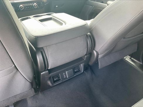 Used 2023 GMC Sierra 1500 SLE AWD/4WD image 10