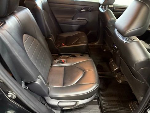 Used 2023 Toyota Highlander L image 39