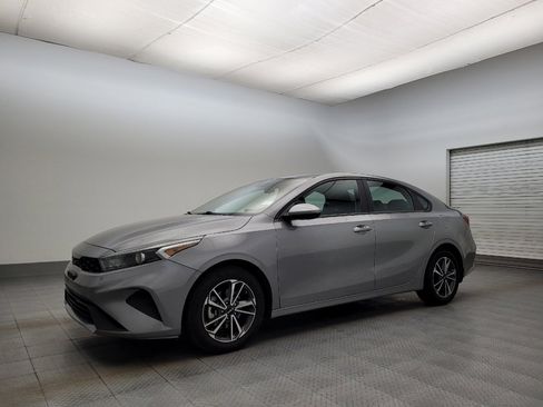 Used 2022 Kia Forte LXS image 2