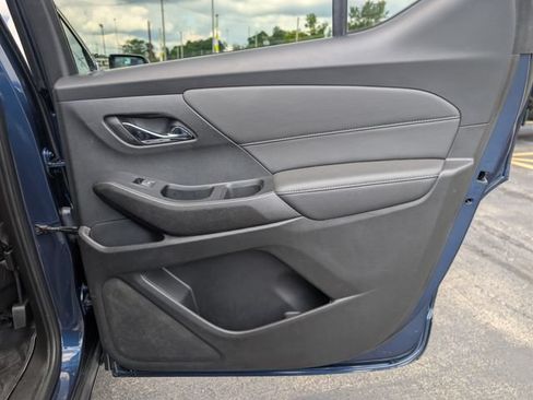 Used 2023 Chevrolet Traverse LT FWD image 18