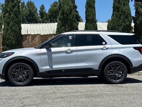 New 2026 Ford Explorer ST-Line RWD image 7