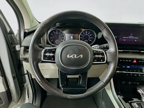 Used 2024 Kia Carnival EX FWD image 18