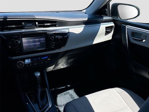 Used 2014 Toyota Corolla LE FWD image 21
