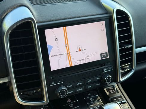 Used 2018 Porsche Cayenne Platinum Edition image 37