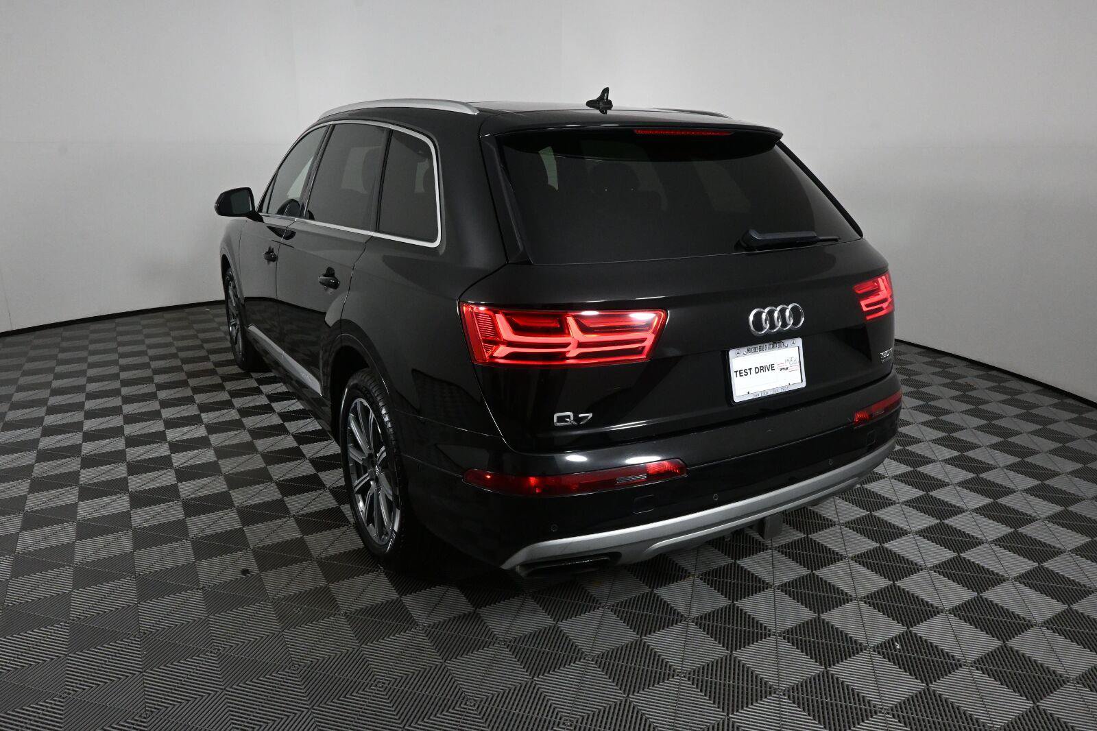 Used 2017 Audi Q7 3.0T Premium AWD/4WD image 4