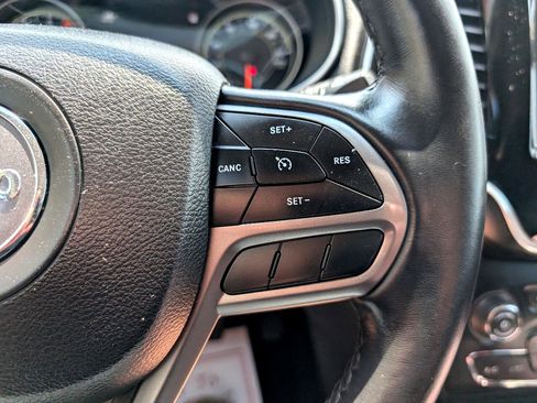 Used 2019 Jeep Cherokee Limited w/ Luxury Group image 15