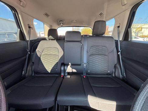 Used 2025 Nissan Pathfinder SV image 38