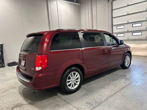 Used 2020 Dodge Grand Caravan SXT w/ Driver Convenience Group FWD image 6
