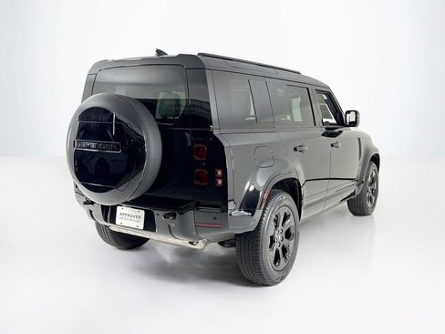Used 2025 Land Rover Defender 110 X-Dynamic SE image 5
