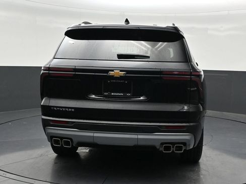Used 2026 Chevrolet Traverse LT FWD image 4