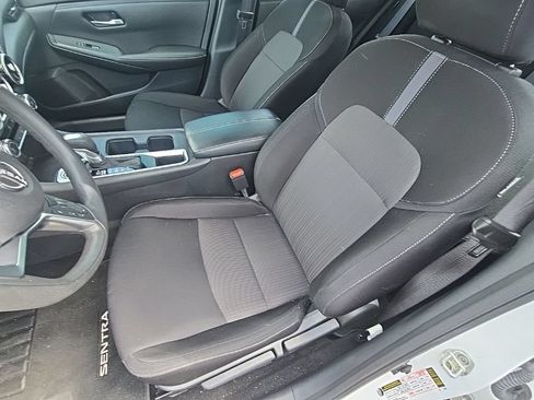Used 2024 Nissan Sentra SV FWD image 11