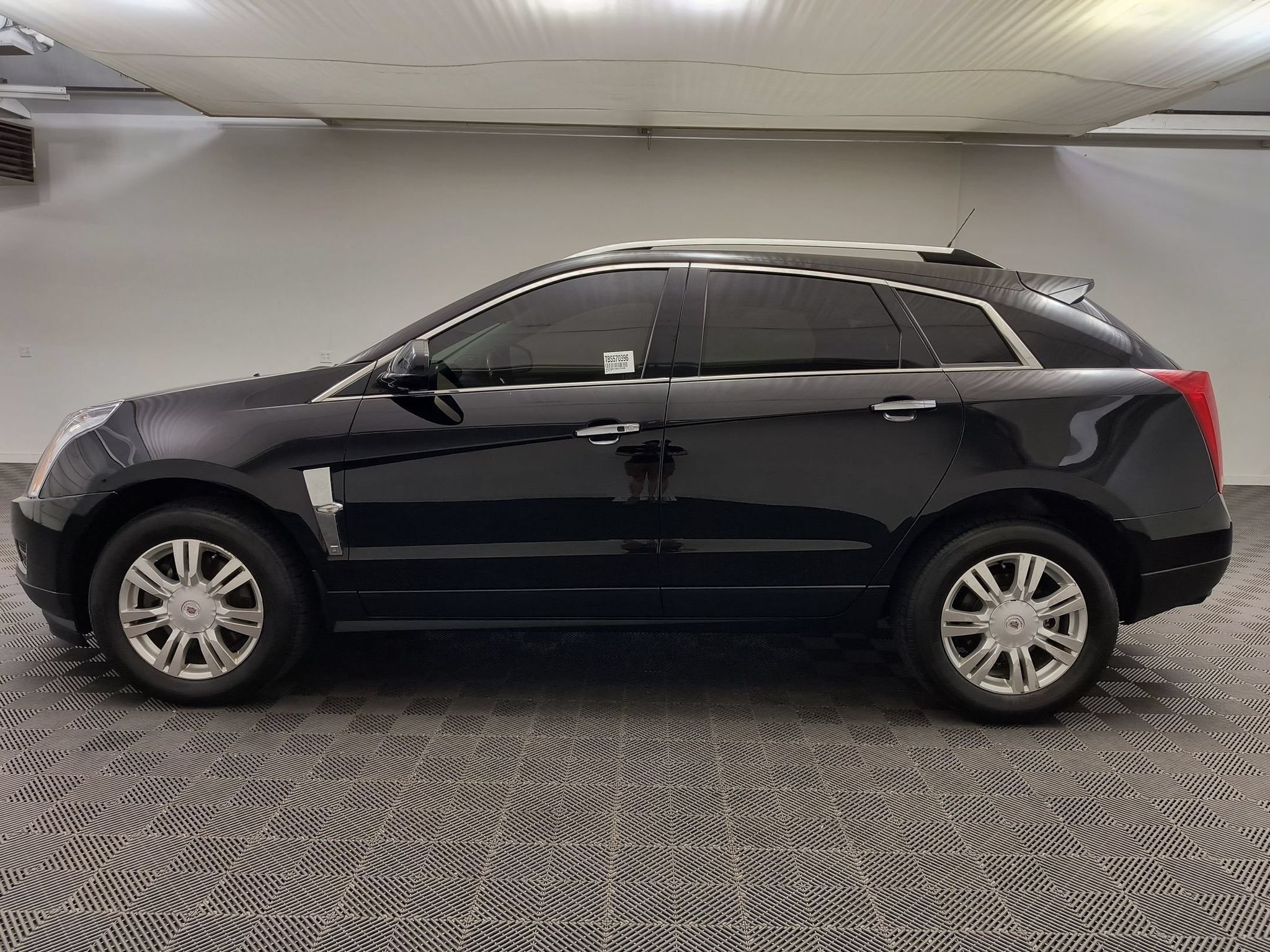 Used 2011 Cadillac SRX Luxury FWD image 2