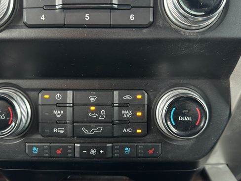 Used 2020 Ford F150 Lariat w/ Equipment Group 502A Luxury AWD/4WD image 18