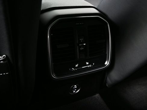 Certified 2025 Porsche Macan image 21