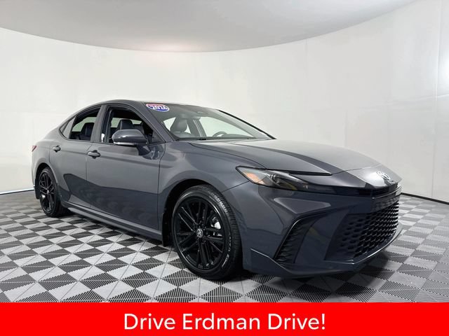 Used 2026 Toyota Camry SE FWD image 1