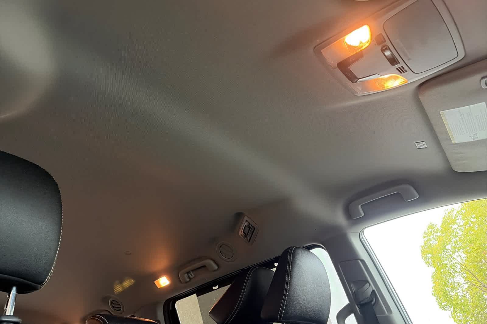 Used 2020 Toyota Sienna SE w/ Preferred Accessory Package FWD image 19