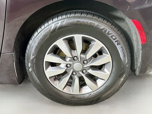 Used 2019 Chrysler Pacifica Touring-L Plus image 32