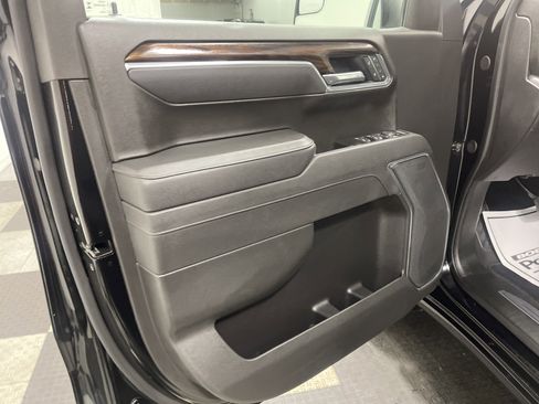 Used 2025 GMC Sierra 1500 SLT image 10