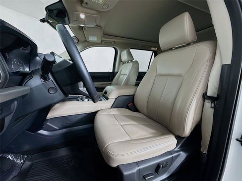 Used 2023 Ford Expedition XLT image 22