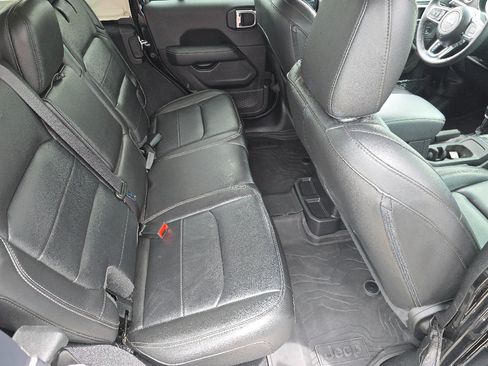 Used 2023 Jeep Wrangler Unlimited Sahara w/ Cold Weather Group AWD/4WD image 14