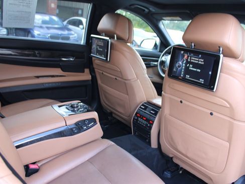 Used 2013 BMW 750Li image 21