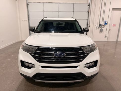 Used 2023 Ford Explorer XLT w/ Equipment Group 202A AWD/4WD image 2
