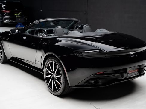 Used 2019 Aston Martin DB11 Volante RWD image 7