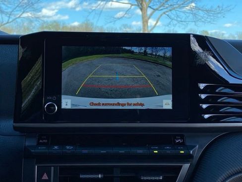 Used 2025 Toyota Camry SE image 29