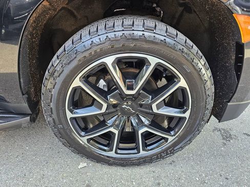 Used 2021 Chevrolet Suburban RST w/ Luxury Package image 9